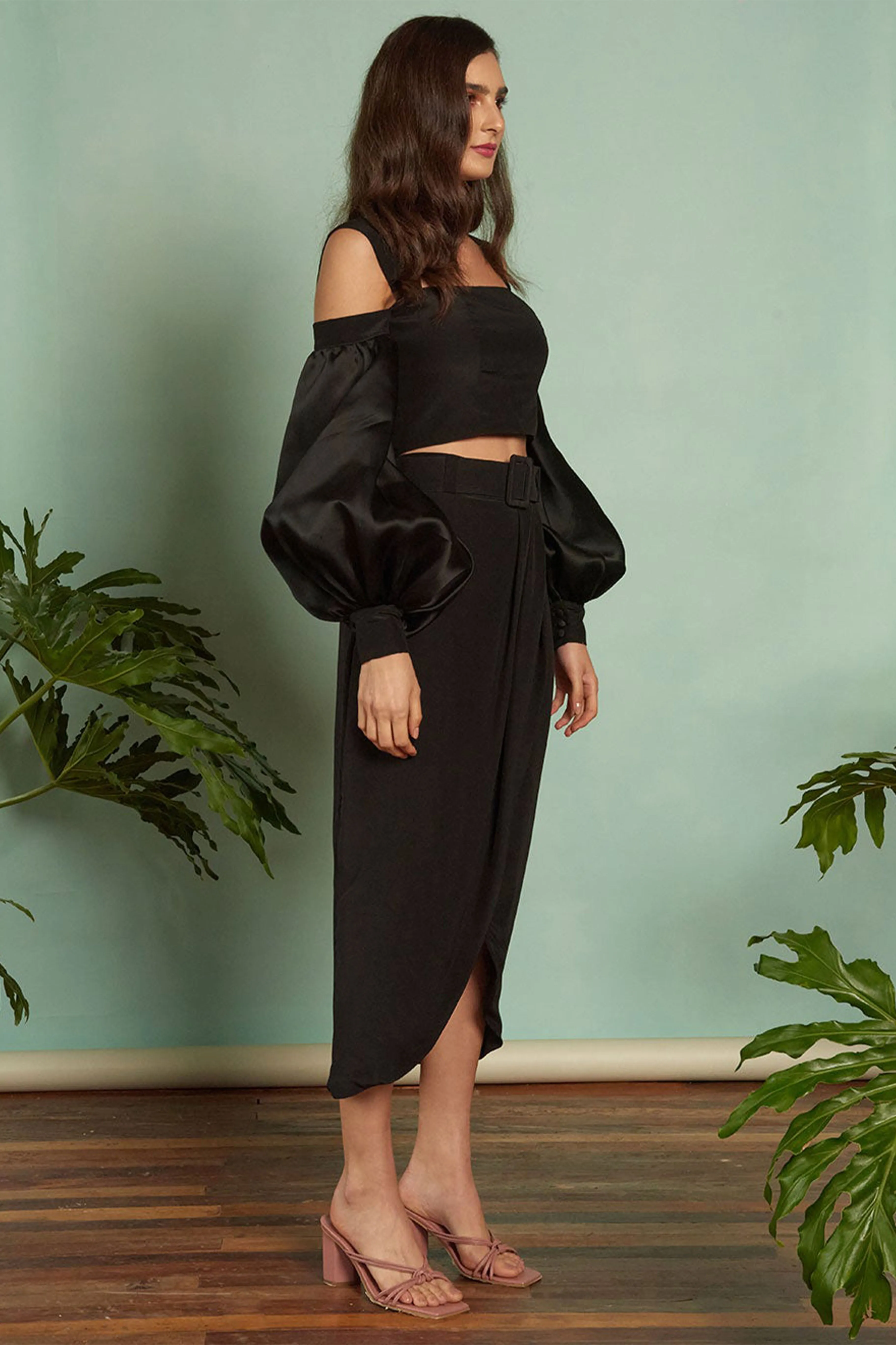 Black Balloon Crop Top