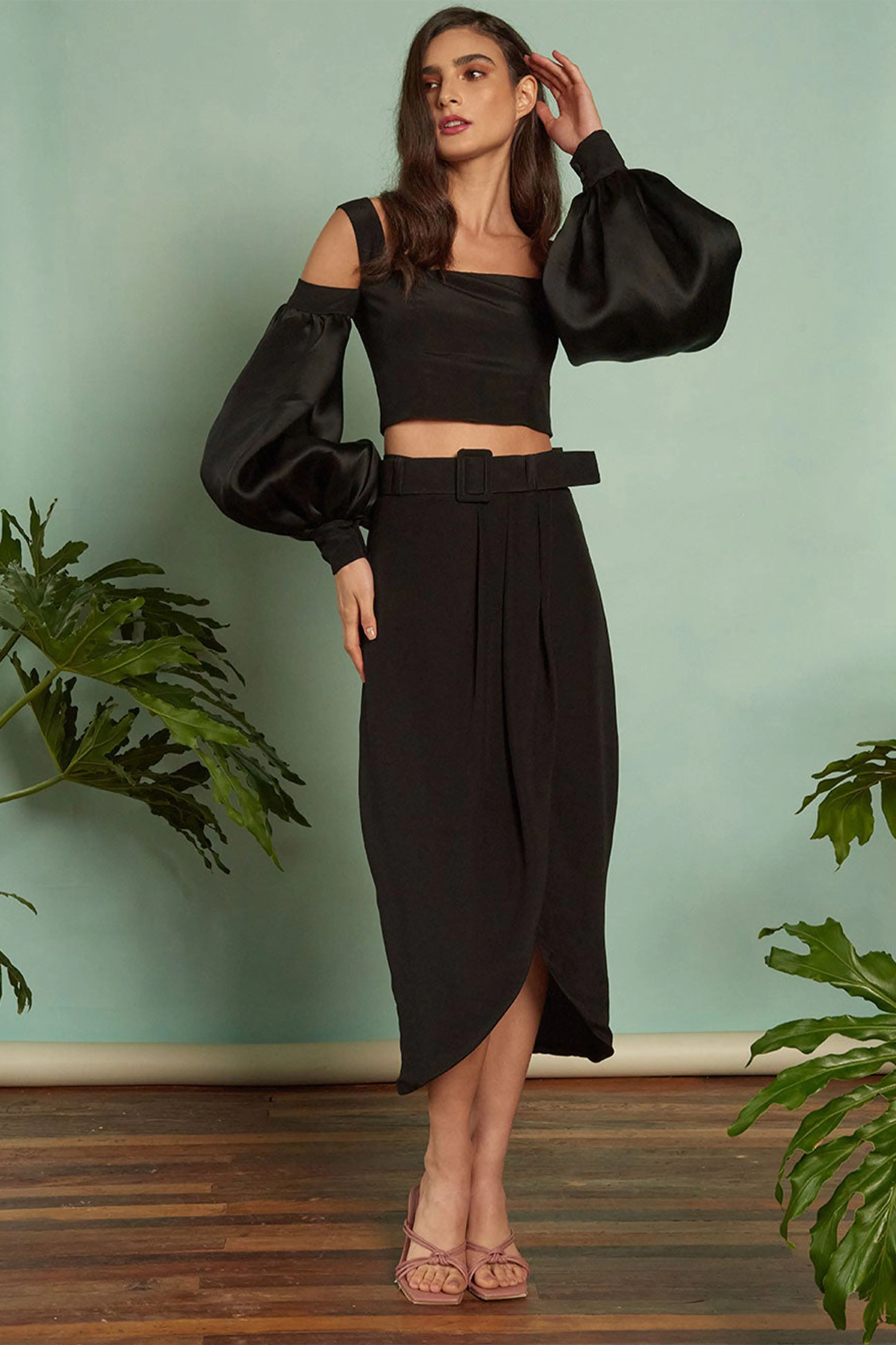 Black Balloon Crop Top