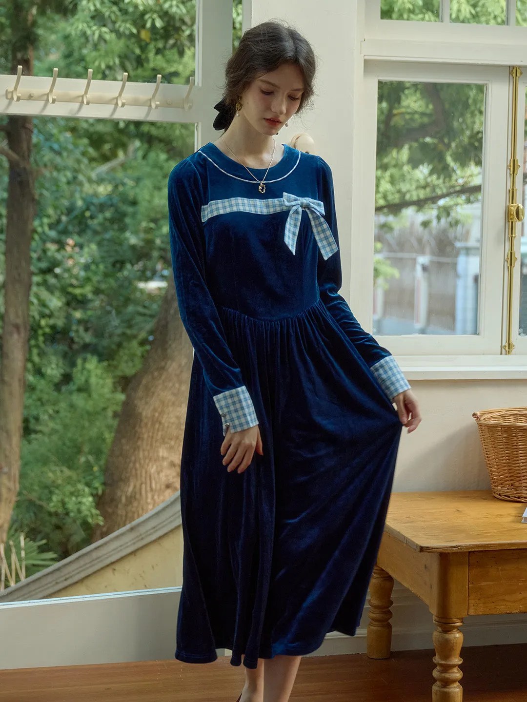 【Final Sale】Valerie Round Neck Bow Velvet Dress
